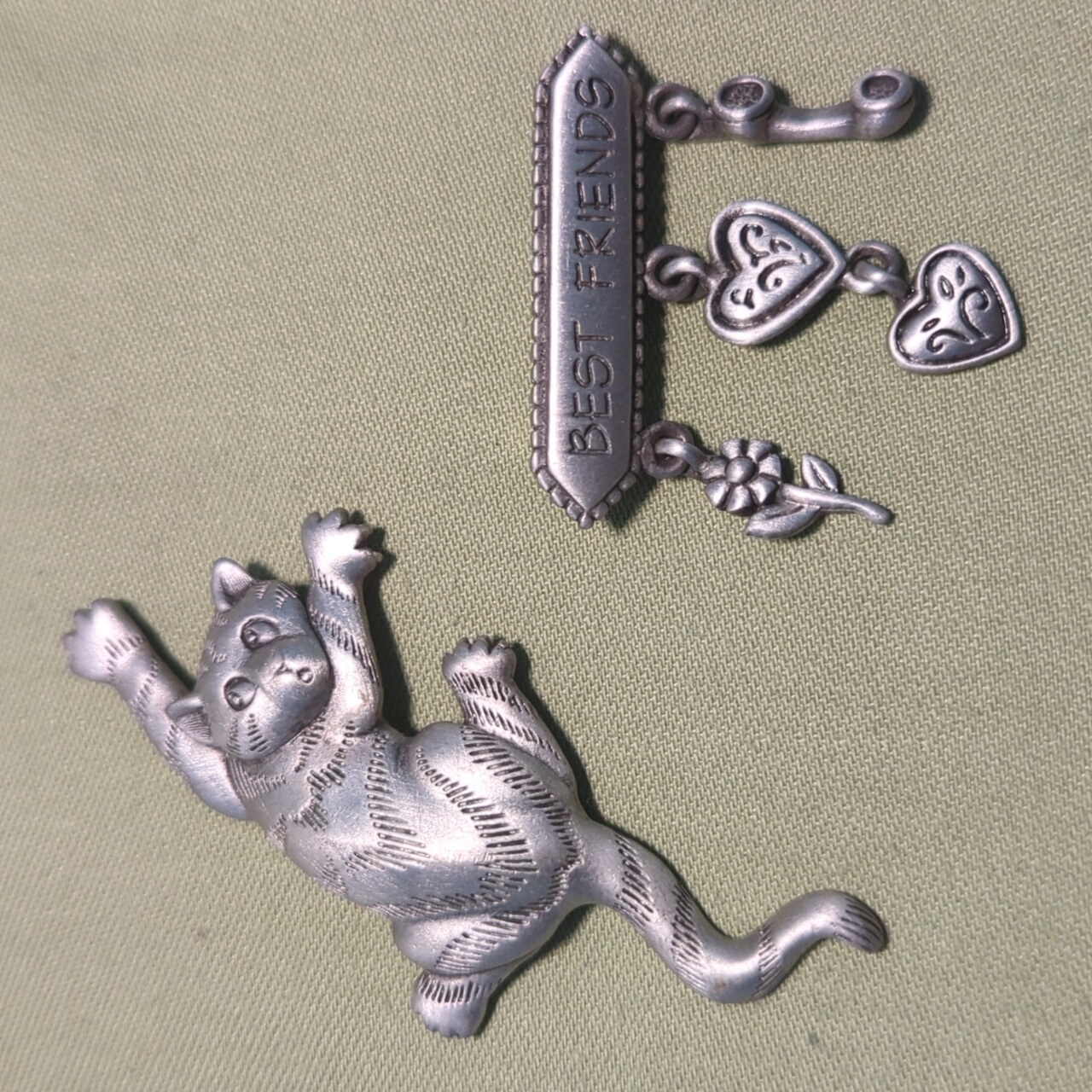 Vintage Jj Cat And Best Friends Charm Brooches